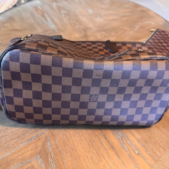 Louis Vuitton Neverfull MM. - Picture 2 of 7